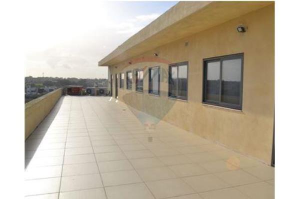 Office space to rent in Luqa