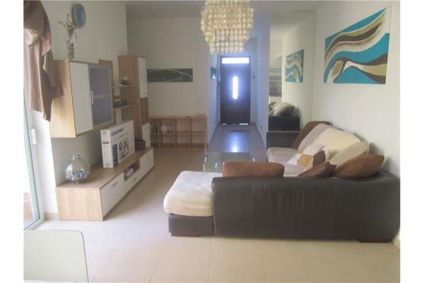 2 bedroom Maisonette to rent in Gżira - €2,000