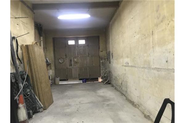 Garage (Residential) for sale in Ħamrun - €85,000 - 38m²
