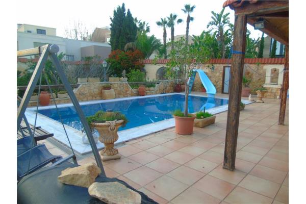 Victoria Gardens Villa Detached