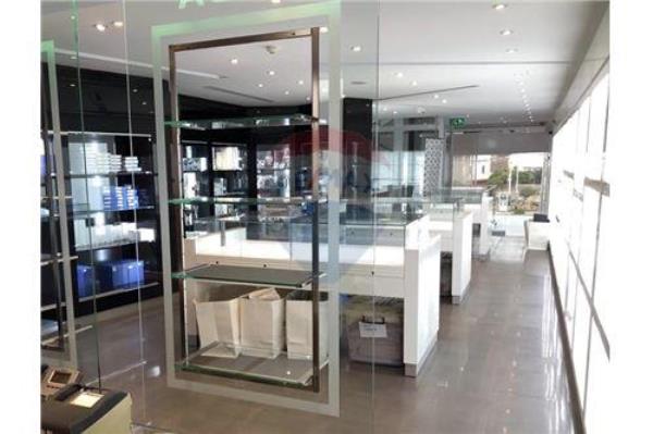 Shop to rent in Iklin