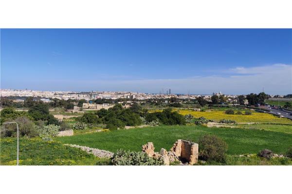 Office block to rent in Luqa