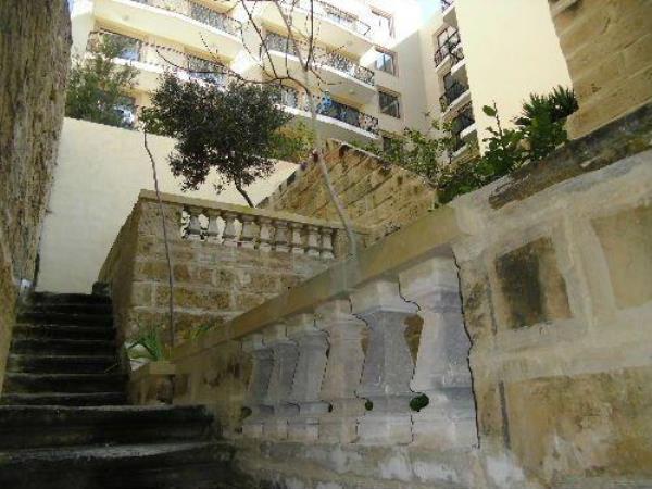 4 bedroom Townhouse to rent in Sliema - €1,500