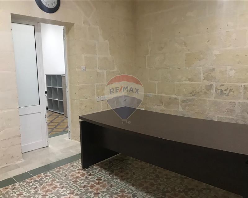 Office Space - For Rent - Veduta 3