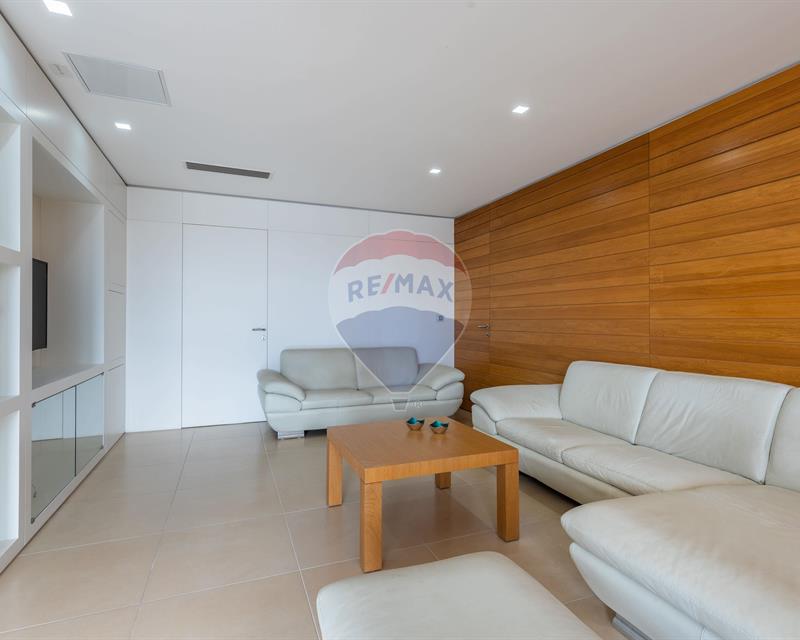 Penthouse - For Rent - More