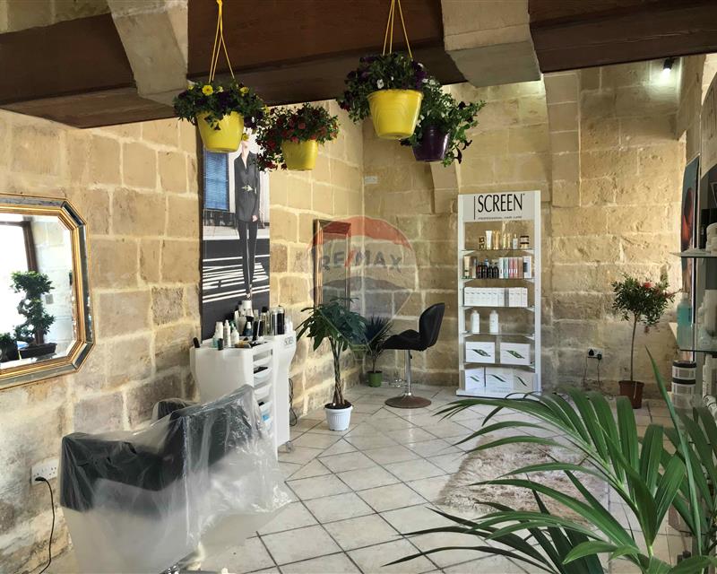 Salon/Hairdresser/Beautician in Mosta