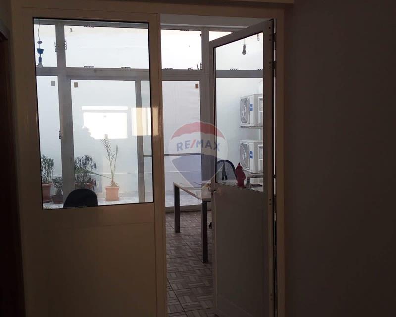 Showroom in Iklin - View 3