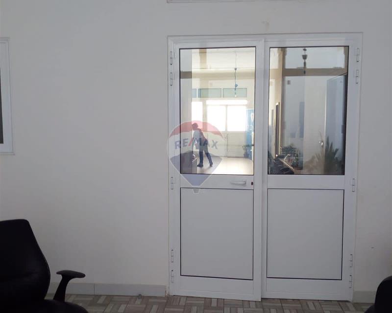 Showroom in Iklin - View 4