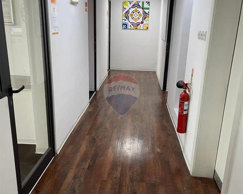 School - For Rent - View 4