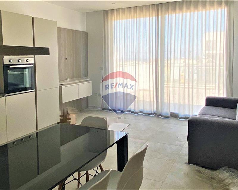 Penthouse - For Rent, Pembroke
