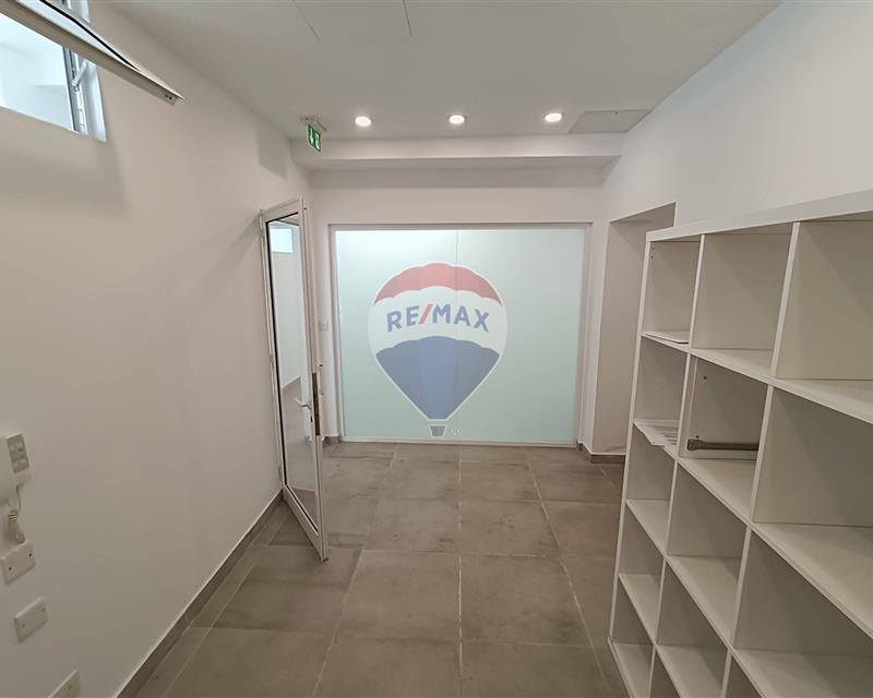 Shop - For Rent