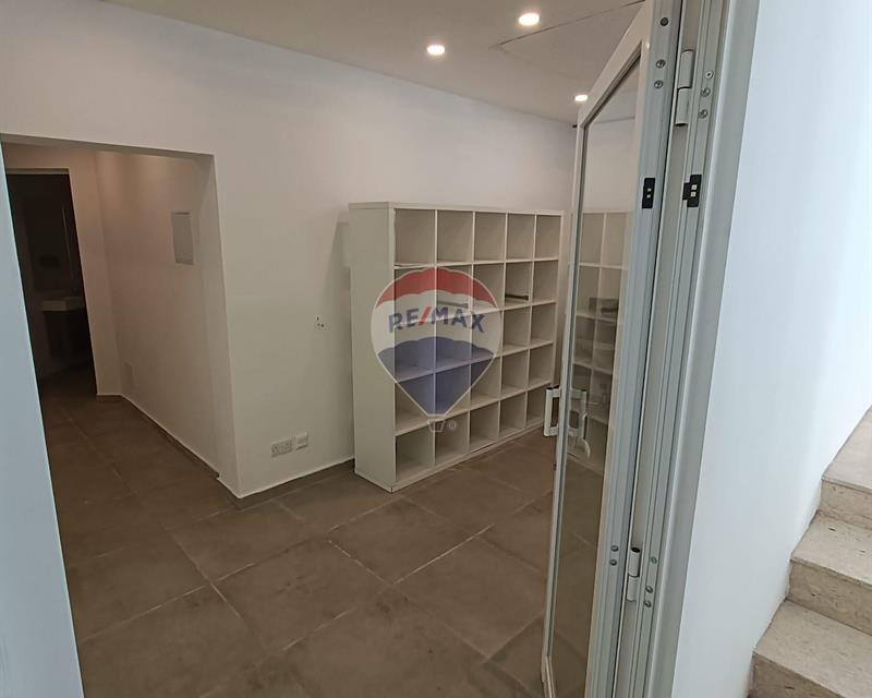 Shop - For Rent - View 5