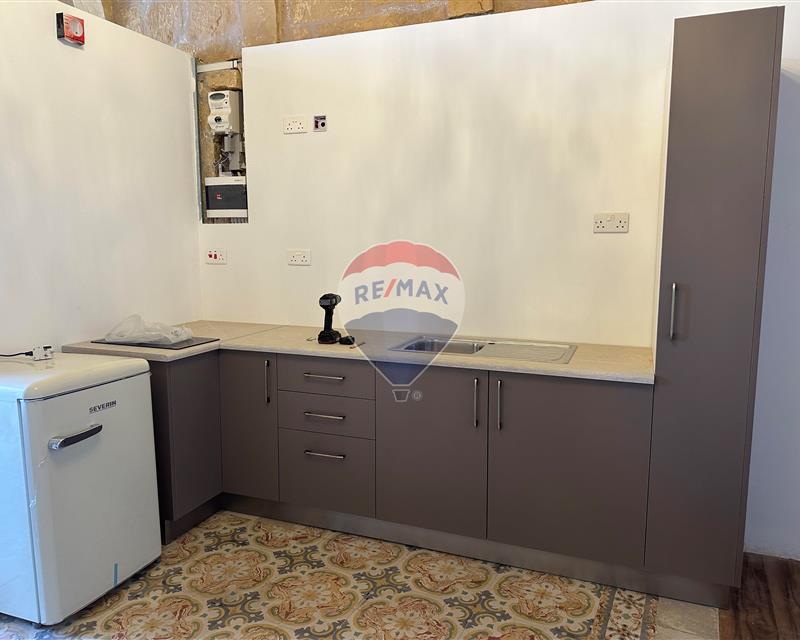 Studio Flat - For Rent, Valletta