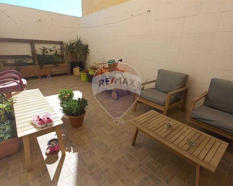 Shtëpi, 190 m², tokë 20 m²