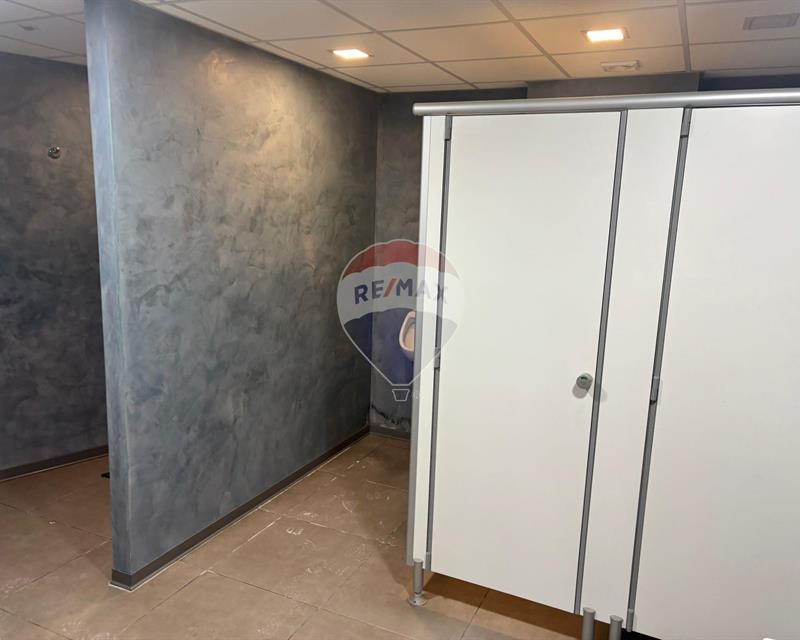 Office Space - For Rent - Veduta 2