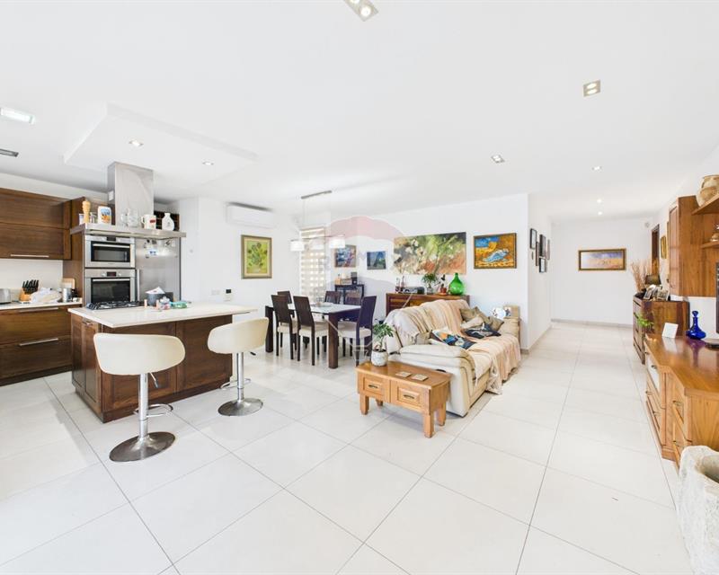 Penthouse - For Sale, Pieta