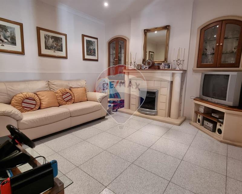 Terraced House - For Sale - View 2