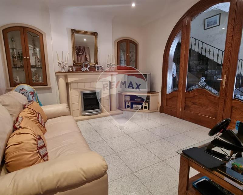 Terraced House - For Sale - View 3