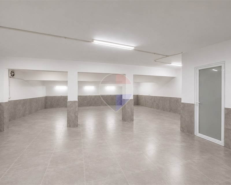 Shop - For Rent, Pieta