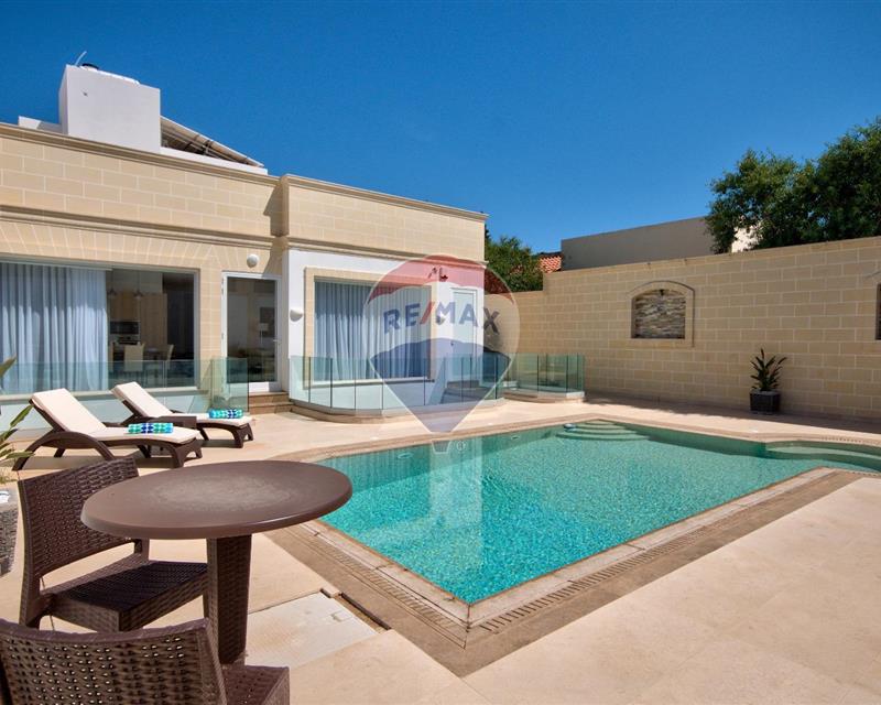 Villa Semi-detached - For Rent, Mellieha