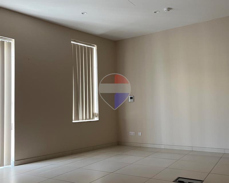 Poslovni prostor, 688 m²