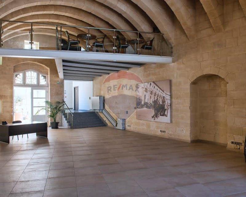 Office Space - For Rent - Veduta 2