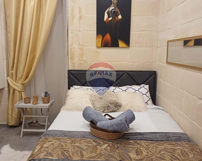 Studio Flat - For Rent