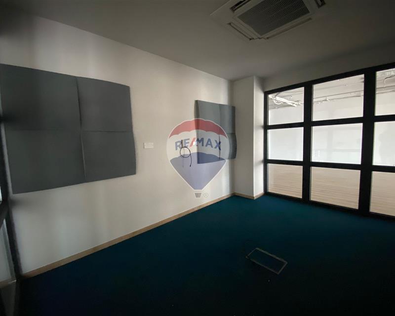 Office Space - For Rent - Veduta 2