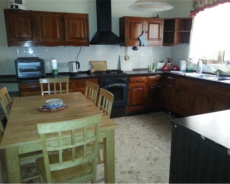 Maisonette - For Rent, Pembroke
