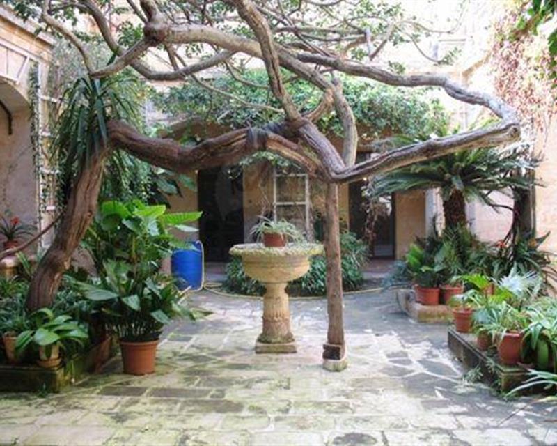 Shop - For Rent, Mdina