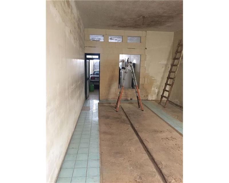 Garage (Commercial) in Santa Venera