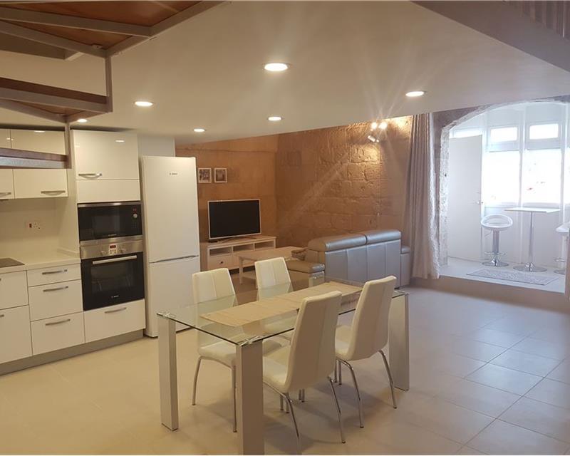 Maisonette - For Rent, Valletta